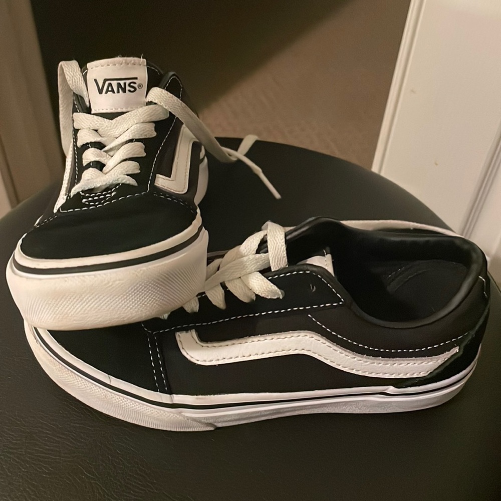 Beautiful kids vans shoes. Great used condition. Only worn a handful of times.